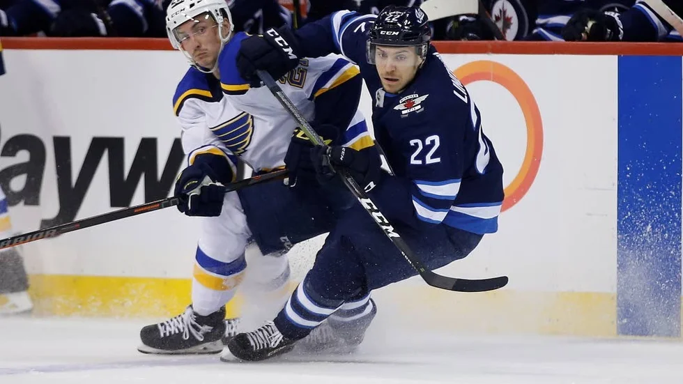 Pär Lindholm, här i Winnipegtröjan, fortsätter NHL-karriären i Boston Bruins. (Arkivbild)