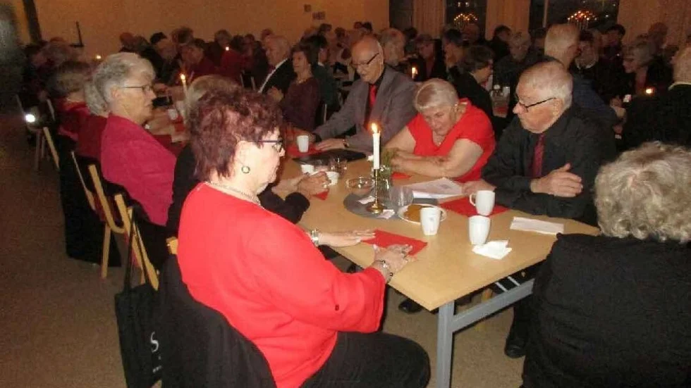 Det hade koats julegröt och bretts skinksmörgåsar med senap.