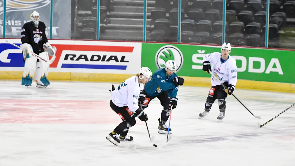 Belfast giants värmde före AIK.
