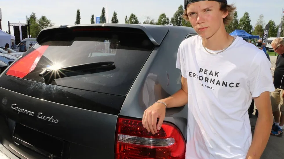 Jonas Eriksson i Svensbyn byggde om Porschen till en epa. Han fick hjälp av farsan.