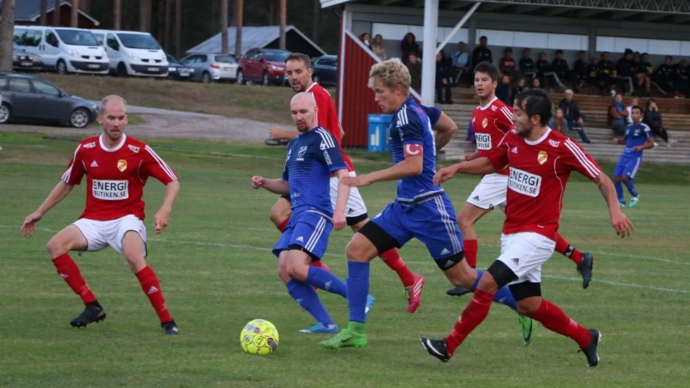 Simon Alsenhag, Arvidsjaurs lagkapten,  och hans lagkompisar är inblandade i bottenstriden i söderfyran som kan bli rena rama rysaren.