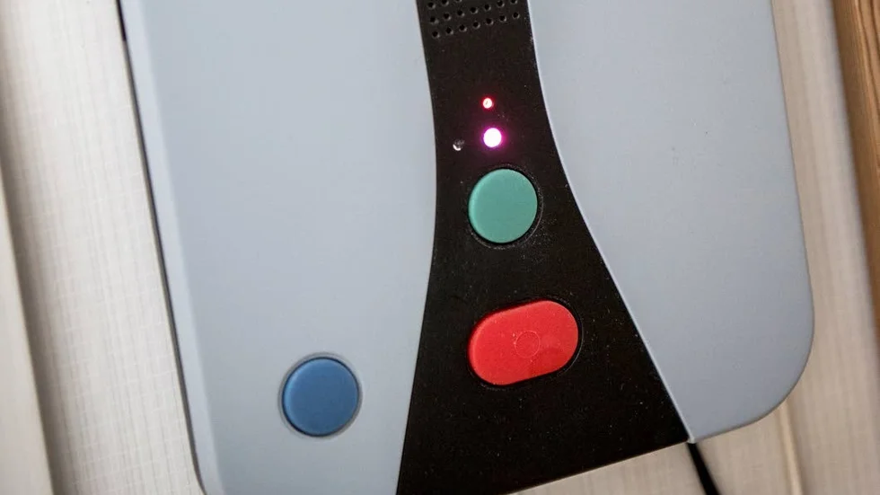 Allt fler behöver trygghetslarm både i länet och övriga landet. (Arkivbild)