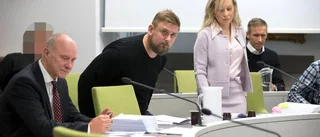 Åklagaren visade felaktiga fakturor i timmar