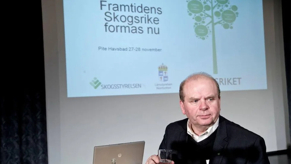 Landsbygdsminister Eskil Erlandsson (C) tror att det är möjligt att skapa många fler arbetstillfällen med anknytning till skogen och samtidigt slå vakt om en hållbar utveckling.