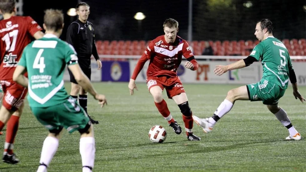 Mittbacken Anders Lundgren ser fram emot Piteå IF:s två kommande matcher i division 2 Norrland. ”Två formstarka lag som vi måste besegra”, säger han. Piteå IF spelar hemma mot Boden i kväll och borta mot Skellefteå på måndag.