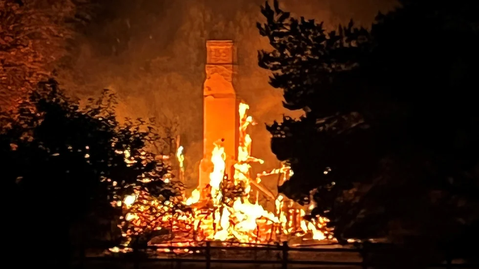 Under natten till söndagen brann en villa på Storvägen i Ljugarn ner till grunden.