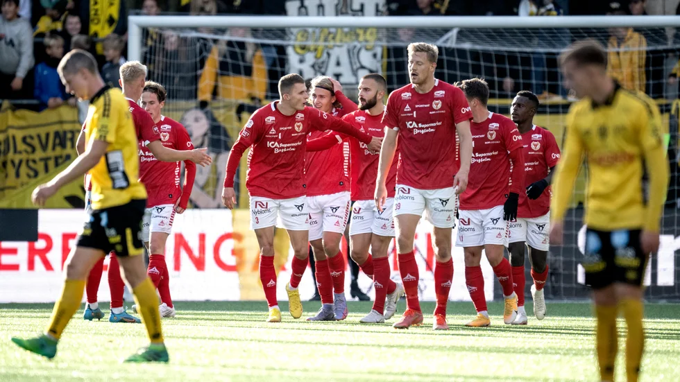 Kalmar FF är i allra högsta grad med i fajten om de allsvenska medaljerna efter 2–0-segern borta mot Elfsborg.