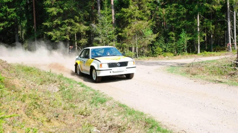 Björn "Nalle" Johansson rattade Frank Mårdhs Opel Ascona.