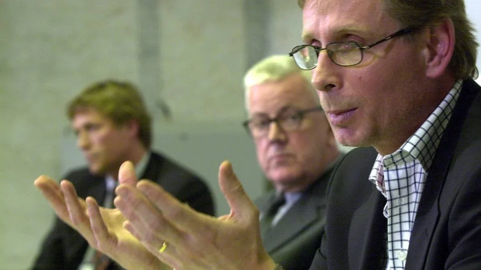 Här utsågs Björn Fries till narkotikasamordnare av sina S-kamrater socialminister Lars Engqvist och justitieminister Thomas Bodström. Nu provar Fries lyckan i Vänsterpartiet.