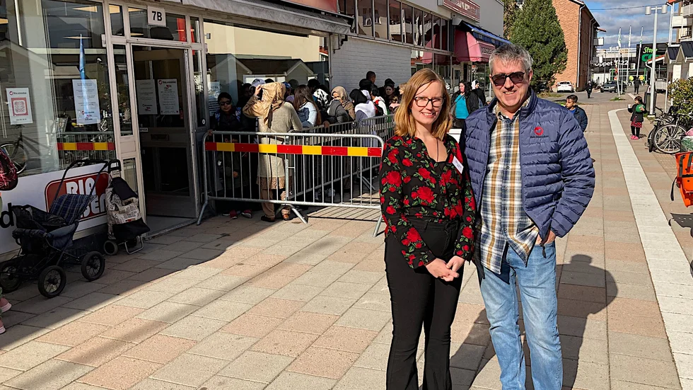 Hela Människan stänger på fredag sin centrala lokal i Boden, som i dag är granne med valstugorna. "Vi hoppas hitta en ersättningslokal för hjälpbehovet är stort", säger verksamhetsledaren Johan Öqvist med butikschefen Sara Beckman Lindberg.