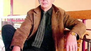 Socialdemokratiske kommunalrådet i Finspång, Stig Andersson, medverkade i går i P 1-morgon. Det gjorde också Annette Andersson, som jobbar inom omsorgen i Finspång. Widar Andersson lyssnade på båda. Foto: Titti Olovsson