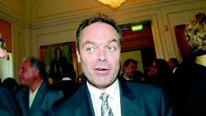 Regering och riksdag bör sätta tuffa mål och resultatkrav på skolorna. Däremot blir det bara töntigt och omoget när/om politikerna också tror att de kan och ska bestämma vilka arbetsformer som skolorna ska använda, skriver Widar Andersson i dagens ledare om skolminister Jan Björklunds uppträdande som superrektor. Foto: Tomas Oneborg/Scanpix