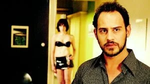 Bruno (Moritz Bleibtreu) i "Elementarpartiklarna" är den otäckaste filmkaraktären sedan Aleinmonstret medan Christiane (Martina Gedeck) är flickan som gör allt för att göra honom lycklig.	              Foto: Nonstop entertainment