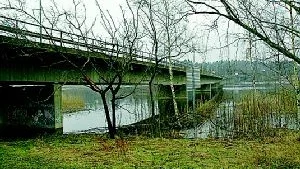 Idag kan du återigen åka på Skutenbron genom Finspång. Reparationerna av bron är klar.  Foto: Malin Perk