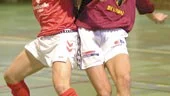 Tufft och hårt  var det i herrarnas final mellan Skärblacka och Hird. Skärblacka vann till slut med 10.
FOTO: JANNE FORSBY