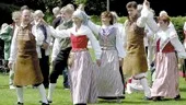 För Auroraringen är midsommaraftonen årets mest upptagna dag. Här vid uppvisningen i Slotts-parken.	
FOTO: TITTI OLOVSSON