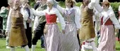 Hektiskt för folkdanslag