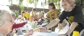 Fixade grillfest för pensionärerna