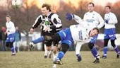 IFK-aren Fredrik Bild flyttas undan av Sylvia-spelaren Lasse Åkerberg. I bakgrunden syns Jonas Wallerstedt och Alexander Petras.
FOTO: ROBERT SVENSSON