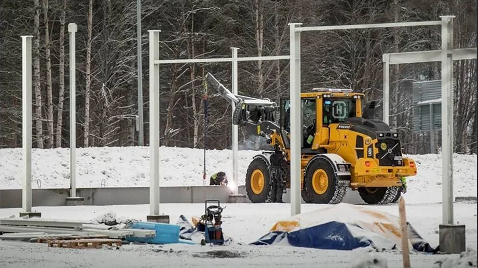 Efter årsskiftet blir skalet färdigt och därefter börjar installationsarbetena.