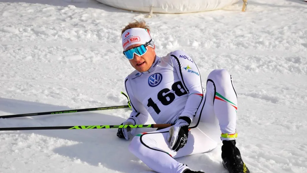 En utpumpad Björn Sandström tar igen sig efter målgången.