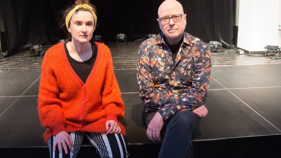 "På ett eller annat sätt måste vi få in pengar när kommunen drar ned på verksamhetsbidraget" säger Gunnar Sundström, ordförande. Till vänster verksamhetschef Fredrika Johansson.