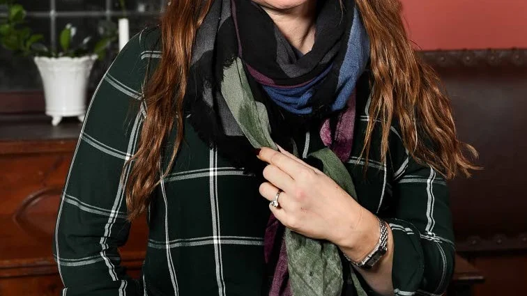”Det är inte ofta man kan bjuda in folk på det här sättet och prata om det som är smärtsamt. Det kommer att bli tufft och svårt många gånger”, säger Charlotte om showen.