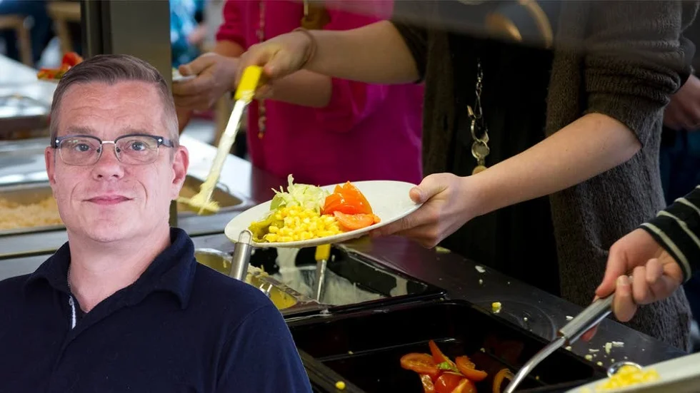 "Jag har inget emot saken men känslan är väl att det inte är så realistiskt men vi får väl se. Jag förutsätter att man frågar leverantörer", säger Anders Josefsson (M) om kommunalrådets idé att få in älgkött i skolmatsalen.