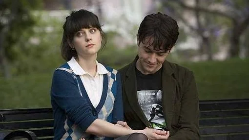 Zooey Deschanel och Joseph Gordon-Levitt i bitterljuva romantiska indiekomedin 500 days of Summer som blivit en oväntad framgång i USA.
