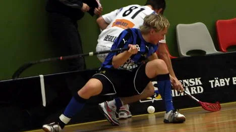 2010-01-31 Innebandy Superligan Caperio Täby vs Sirius: Fight längs sargen  (Foto: Johan Andersson, Pic-Agency.com)