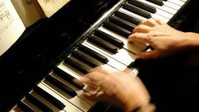 ARKIV.021231. Spelande händer på piano. 

Foto: Hasse Holmberg. Kod 96 

COPYRIGHT PRESSENS BILD