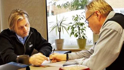 i sommar ska Lars Arvidsson, t v, köra Upptåget och nu är han i Tierp för att få en introduktion av Mikal Sjödin.