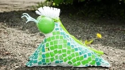 Liten skulptur av Sanne Sihim.