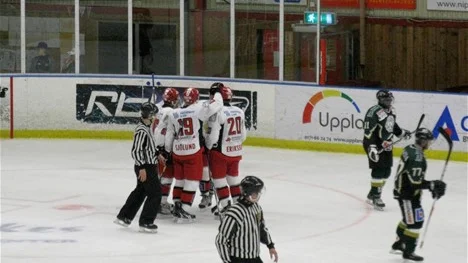 Almtunajubel efter 5-0-seger mot Enköping.