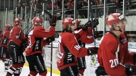 Almtunaspelarna hyllades efter Röglematchen.