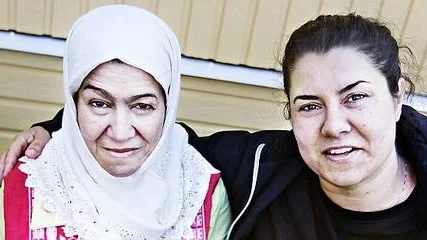 Hanifa Auchaoia har diabetes men vill ändå fasta tillsammans med dottern Karina Bouchouche.
