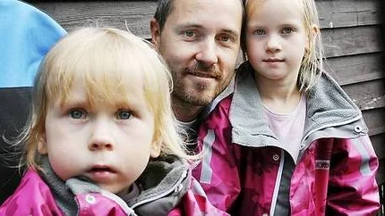 Ivan Kresic, här med döttrarna Melina och Michell, tycker att det är helt okej att bo i Knivsta.