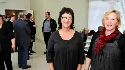 Inger Hellman och Petra Andersson i personalen gillar att man nu får möjlighet att ha mer aktiviteter för barnen.