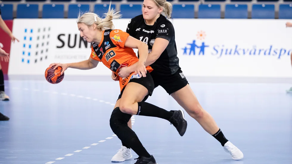 Piteåtjejen Alma Mikaelsson (i svart) lämnar Boden efter två säsonger.