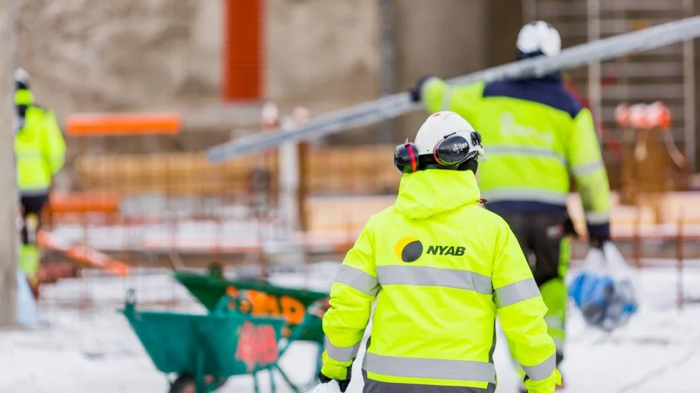 Nyabs satsning på järnväggsbyggen går som tåget.