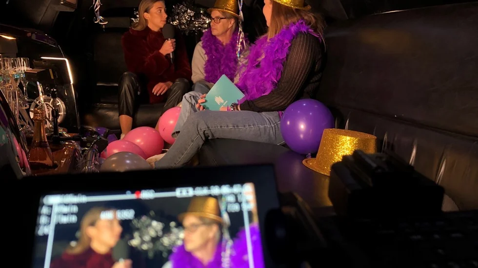 Amanda Aasa gästade Kuriren/NSDs livesändning bara två timmar innan tävlingen i Melodifestivalen. Här intervjuas hon av programledarna Reino Jillker och Jessica Tervaniemi.