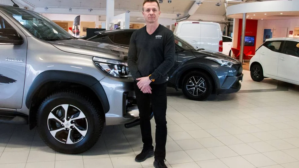 Privatleasing av bilar har ökat i storstäder i Sverige och Europa. Wille Forsman, platschef på Burlin motor, berättar att det finns flera risker med privatleasing man bör tänka på.
