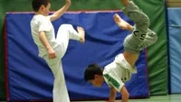 I capoeira är det mycket att tänka på. Det är inte bara en kampsport, utan capoeira är också musik, sång och dans. Och så får man lära sig portugisiska - capoeirans ursprungsspråk.