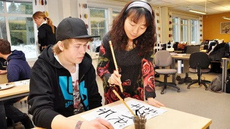 Patrik Löfgren med läraren Lina Yao.