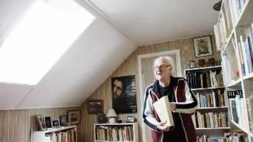 Curt Sundmark samlar på program från alla föreställningar han varit på.