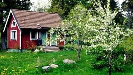 På ytan vackert men enligt anekdoten skulle Balzac ha påpekat att människorna som bor där säkert har räkningar att betala, något som filosofen Marshall Berman tagit fasta på.