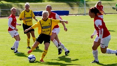 Tierp (i rött) tog hem derbyt mot Gusk.