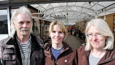 Familjen Wåleryd driver trädgårdsanläggningen i Söderfors.