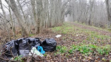Nytt skräp har dumpats på platsen.