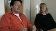Stefan Hamström och Lena Wallström är lärare på Almtunaskolan. De vill veta var gränsen går för att stoppa bråk utan att bli polisanmälda.